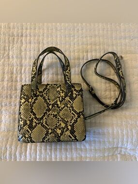 Stylish Snake-Print Mini Tote Bag with Detachable Strap - Yellow/Black